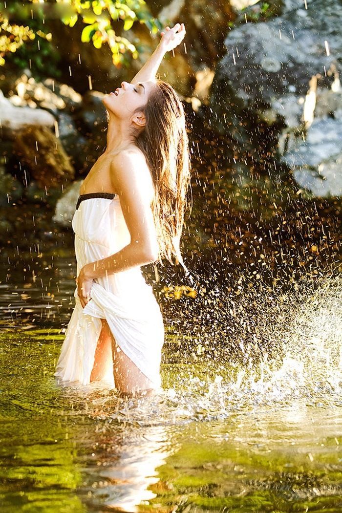 Marie Avgeropoulos in Porto Novo