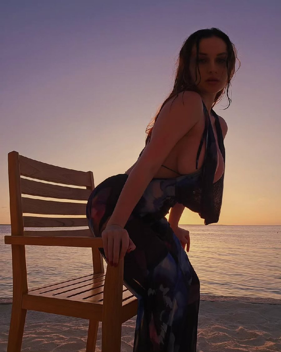 Sexy girl Miranda Faith nude in Porto Novo