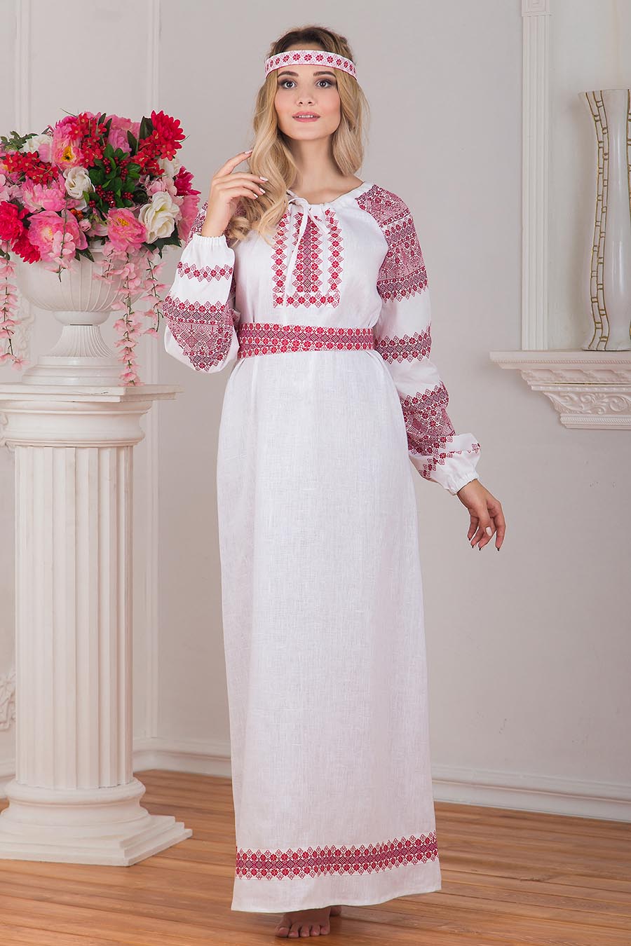 Women in Slavic costumes in Porto Novo