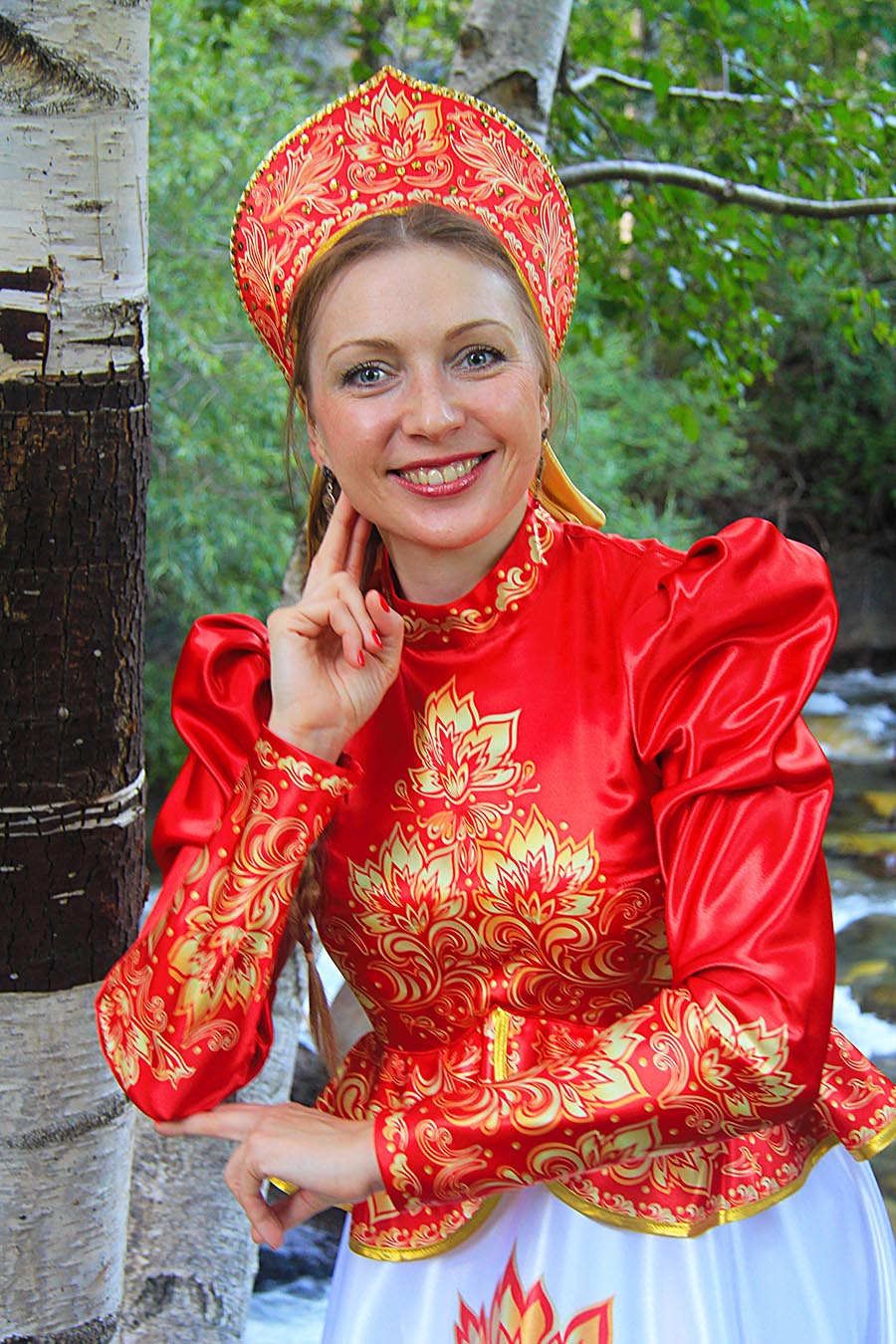 Women in Slavic costumes in Porto Novo
