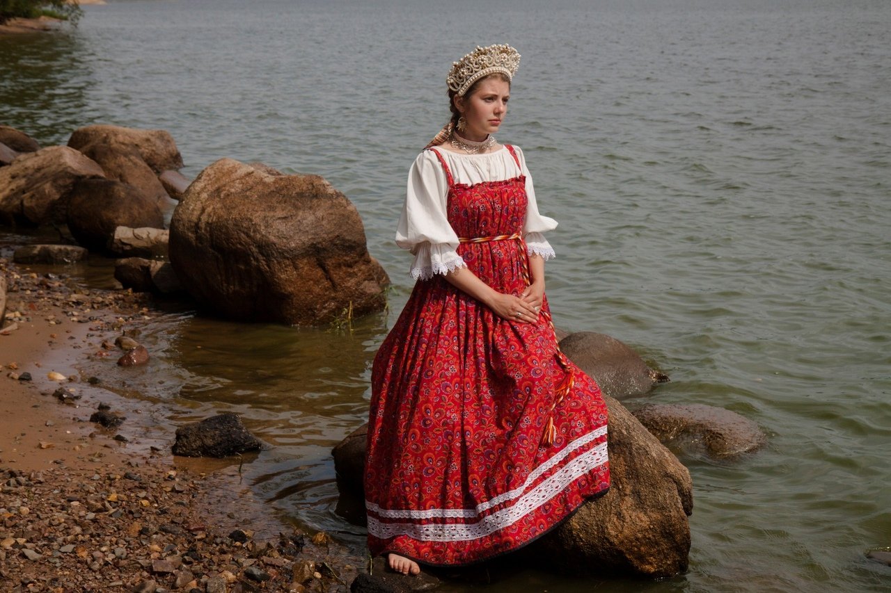 Women in Slavic costumes in Porto Novo