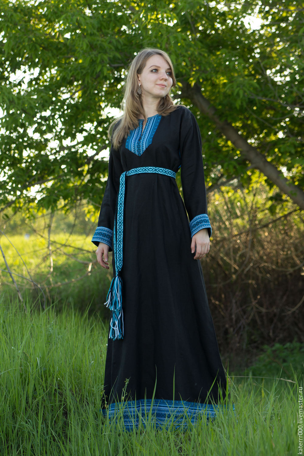 Women in Slavic costumes in Porto Novo