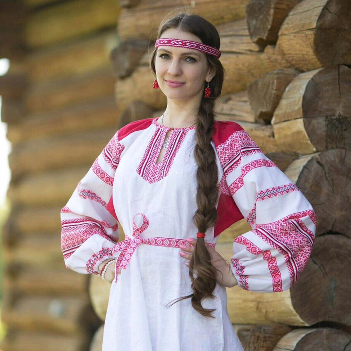 Girls in Slavic costumes in Porto Novo
