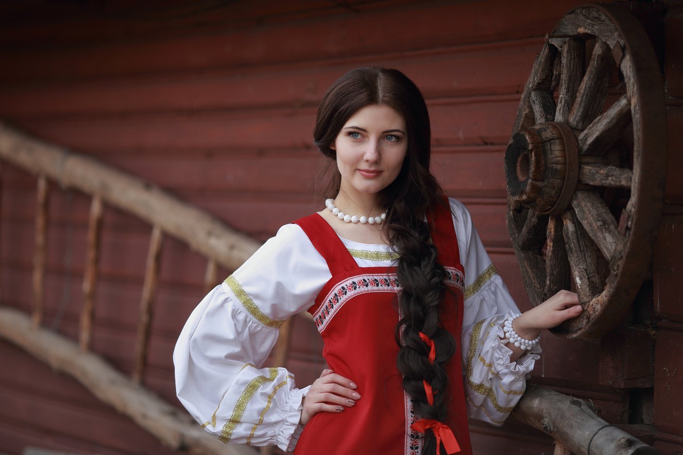 Girls in Slavic costumes in Porto Novo