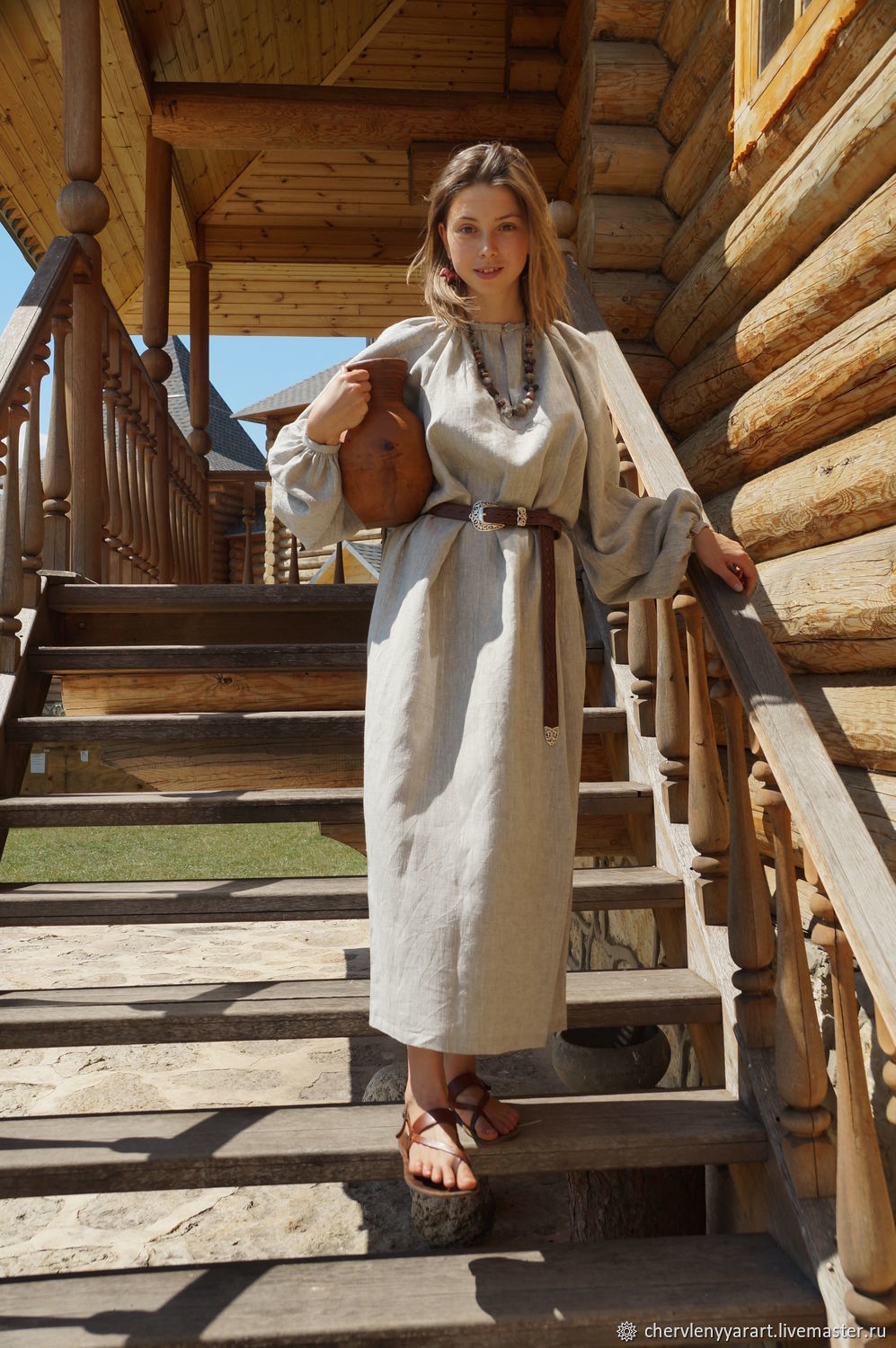 Girls in Slavic costumes in Porto Novo