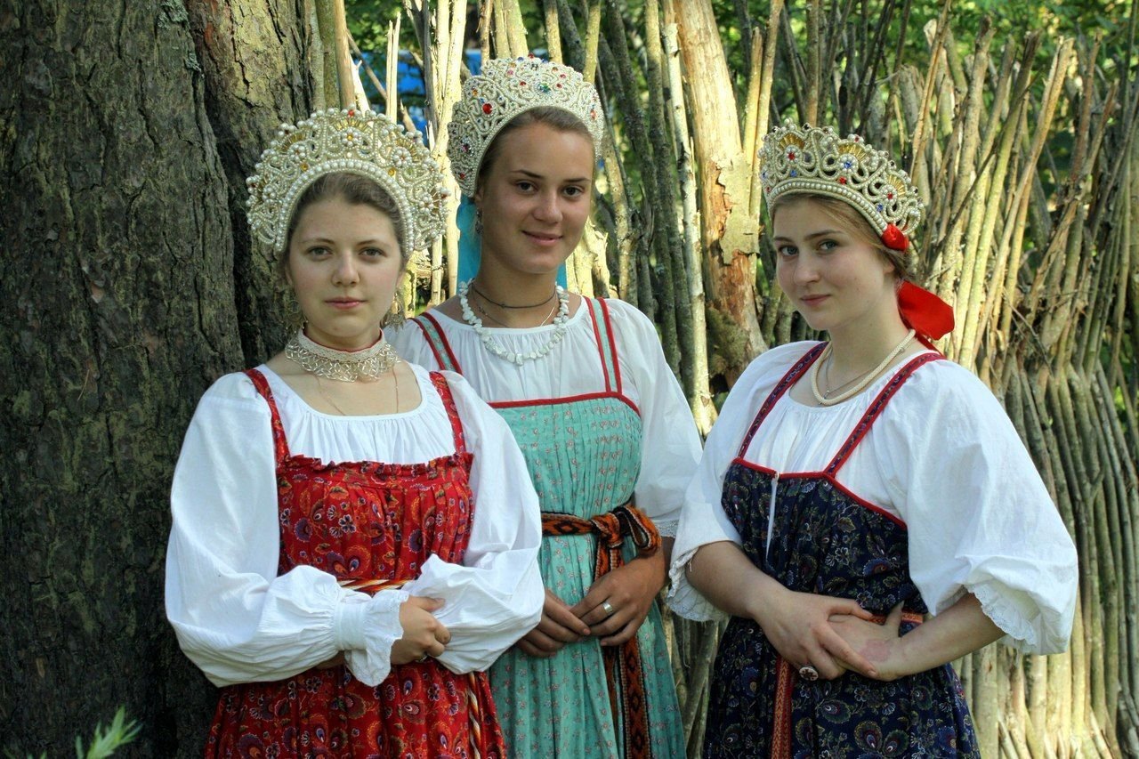 Sexy model Girls in Slavic costumes in Porto Novo
