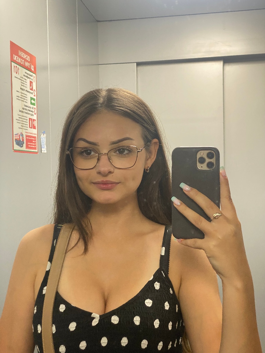 Sexy model Stacy in Porto Novo